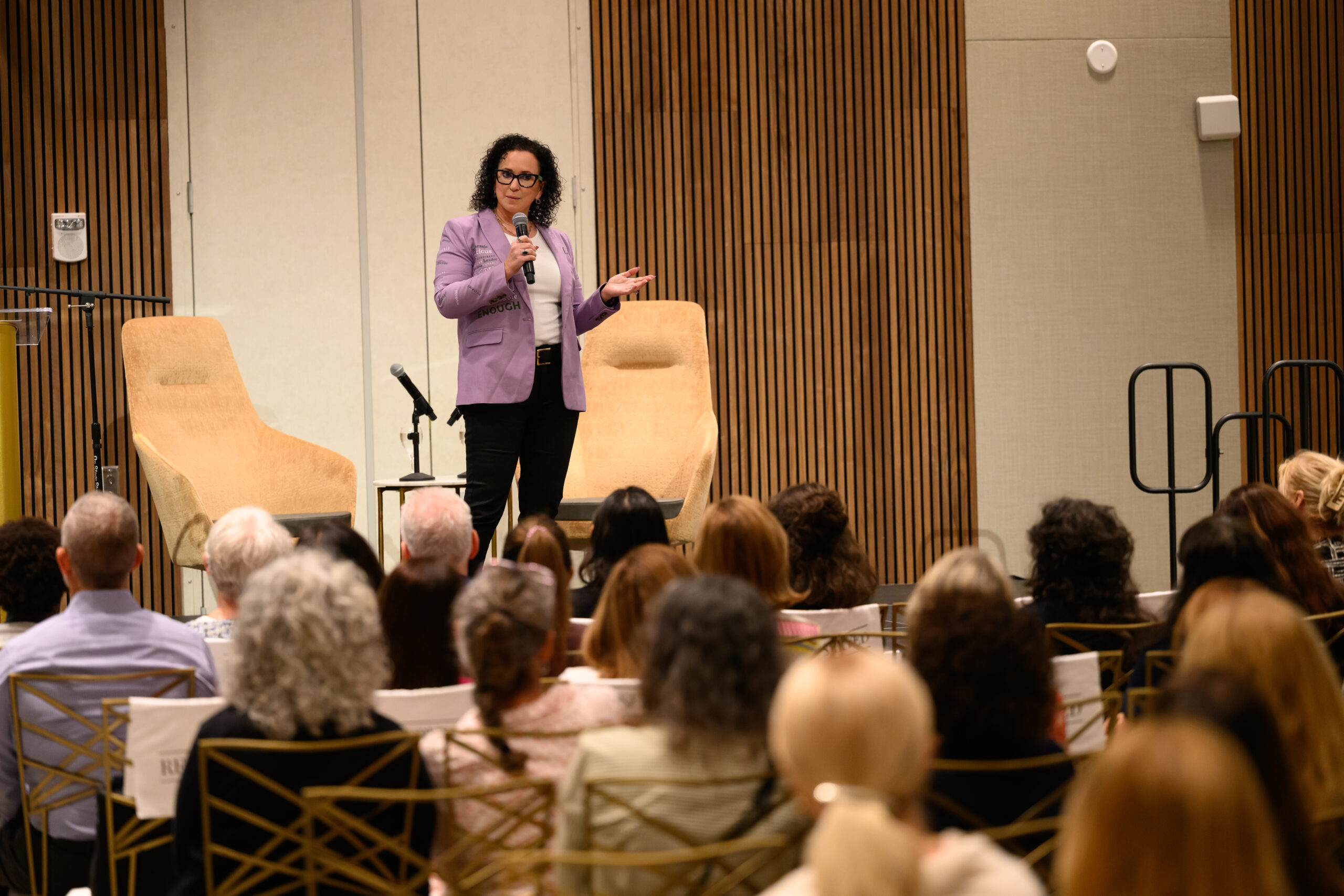 Simone Knego, keynote speaker for healthcare teams, speaking to a live audience